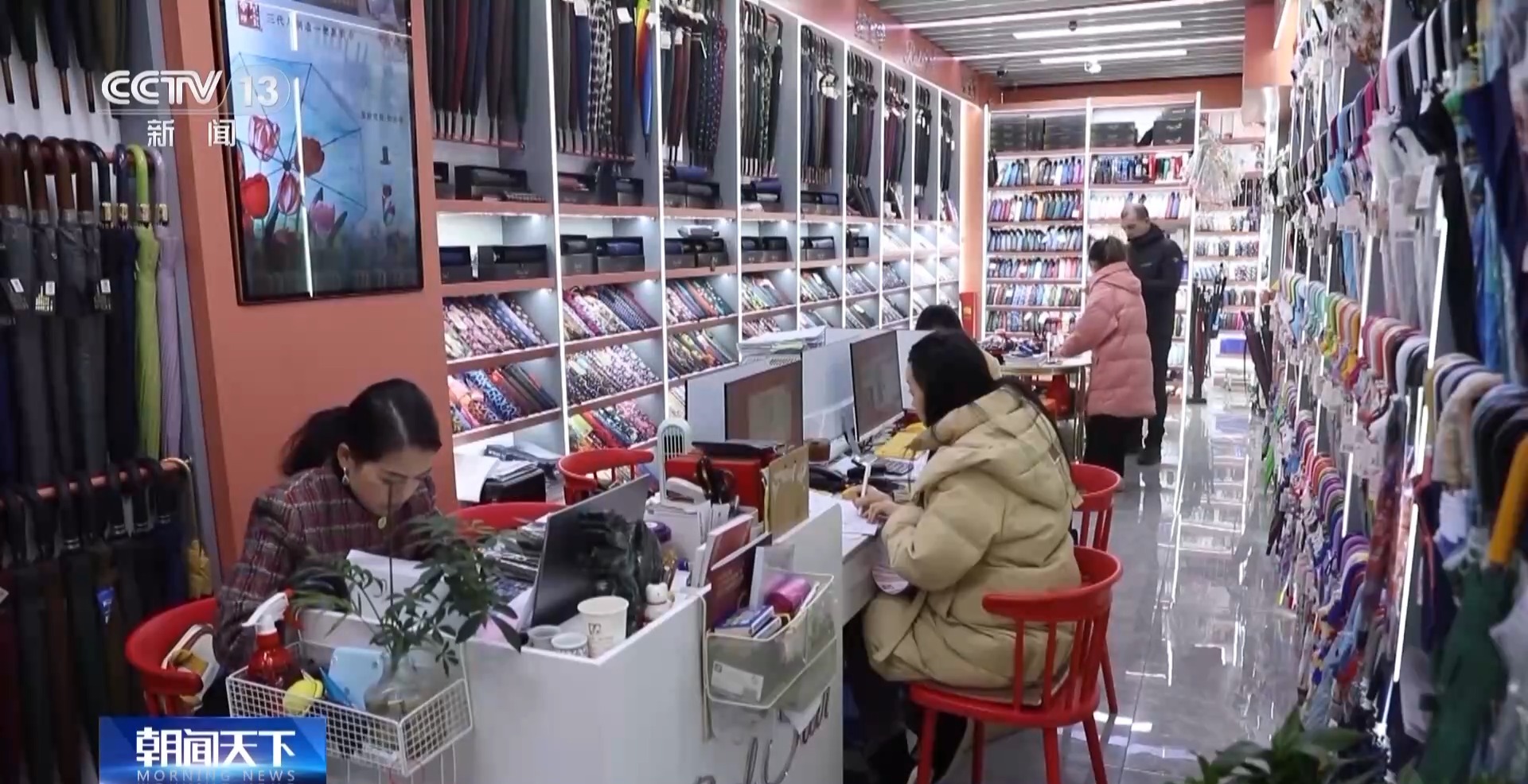 艘“船” 义乌中国小商品城“品牌出海”记不朽情缘游戏网站址新春走基层丨给商户造一(图2)
