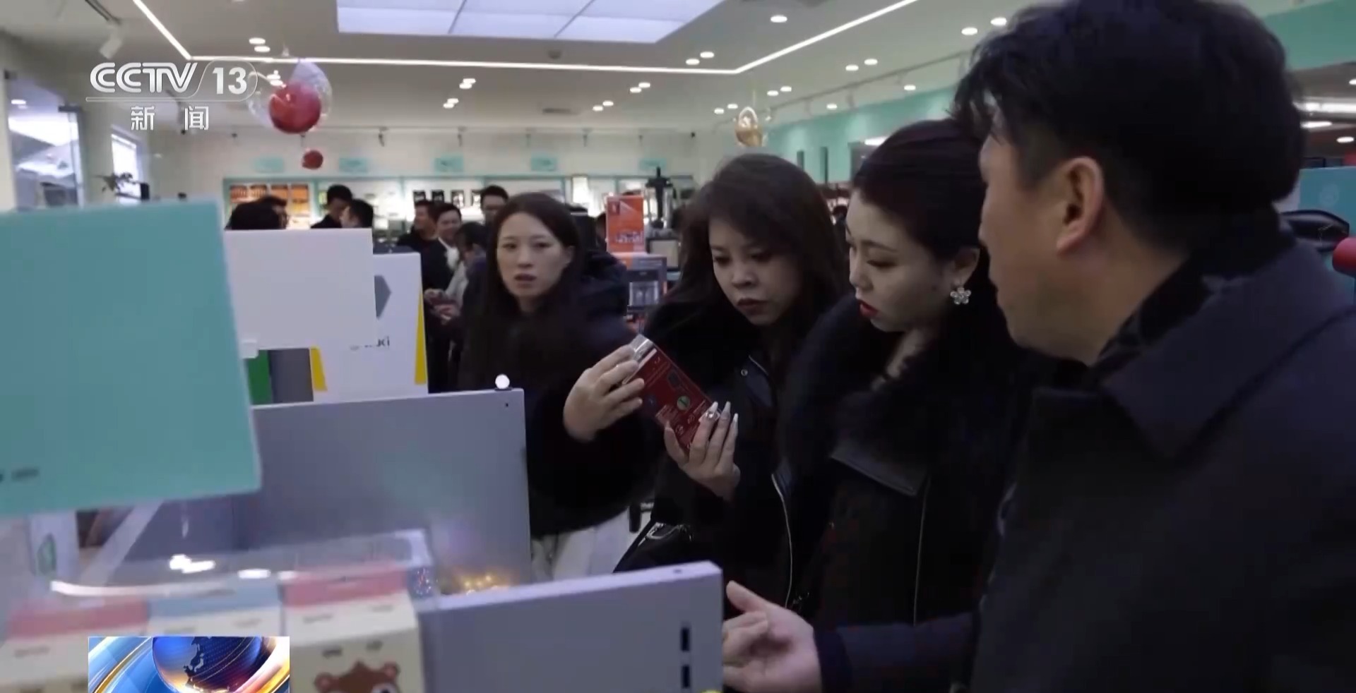 艘“船” 义乌中国小商品城“品牌出海”记不朽情缘游戏网站址新春走基层丨给商户造一(图12)
